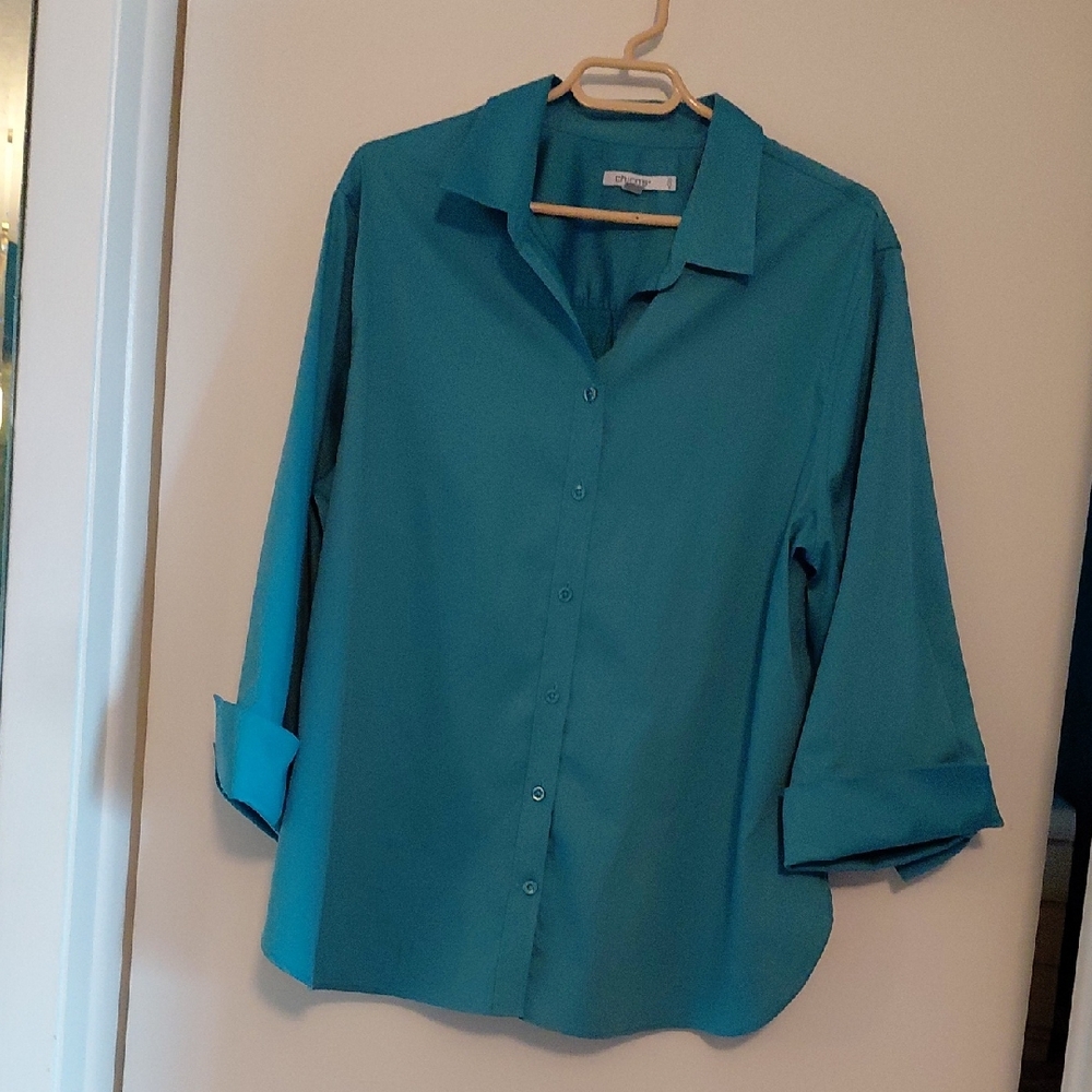 Chico's, No Iron. Teal Roll-Sleeve Button-Down Shirt. Size 3.5 New Condition.